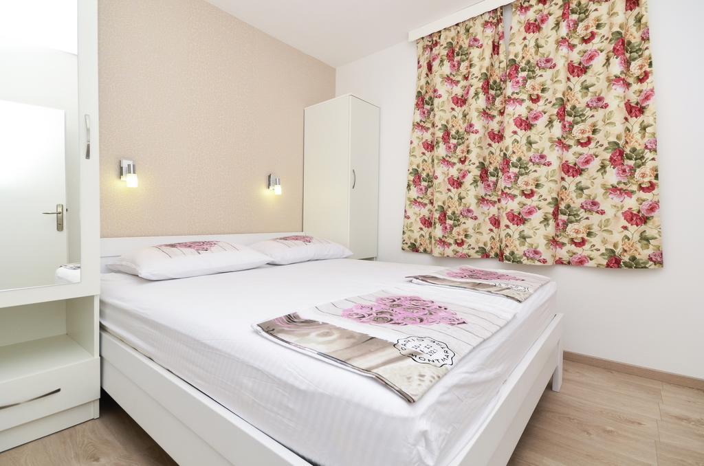 Apartment Mira II ตราสนิสเซ ภายนอก รูปภาพ